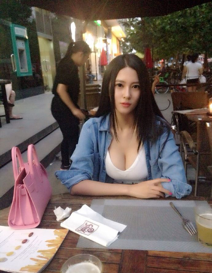 美女模特钟鹿纯